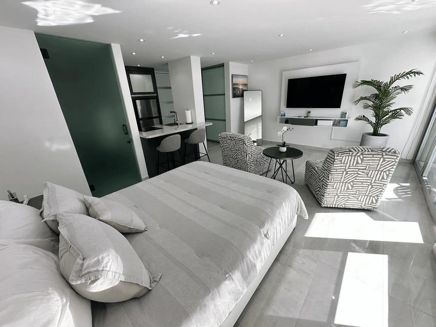 Ocean Front Coral Luxury Apartment Σαν Χουάν